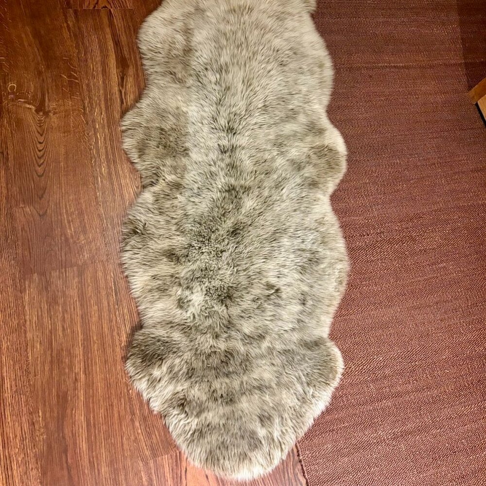 BEAUTIFUL Overland Sheepskin Rug